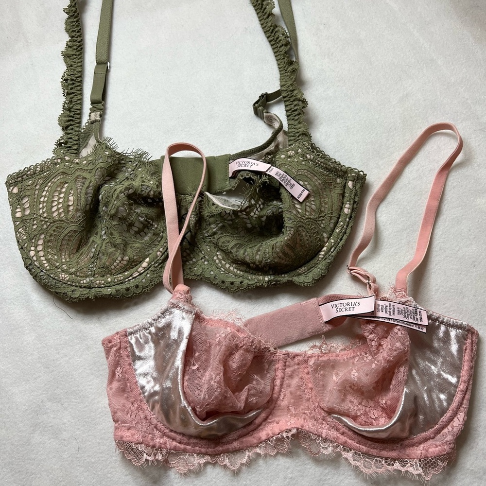 Victoria’s Secret lace lingerie bras size 32DD set.